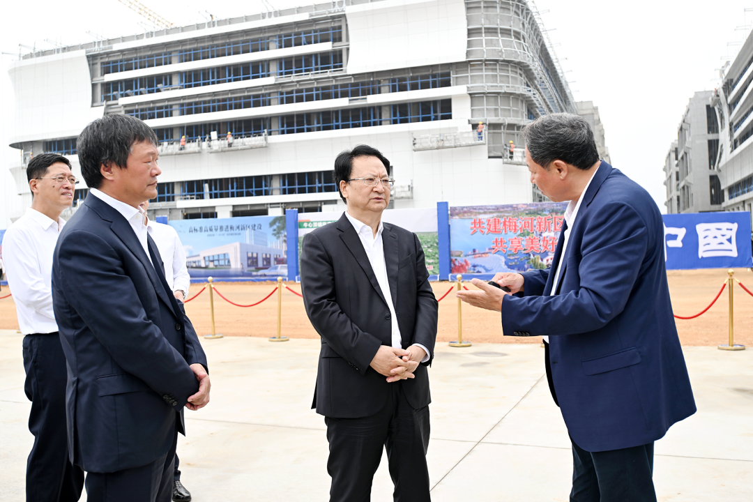 9月9日，省委书记景俊海到梅河口市调研，在梅河万象城体育肉牛产业综合加工项目现场详细了解肉牛养殖、加工、交易全产业链运行情况。.png